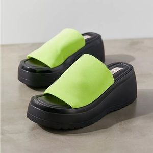 Steve Madden x UO Scrunchy Platform Sandal (7)